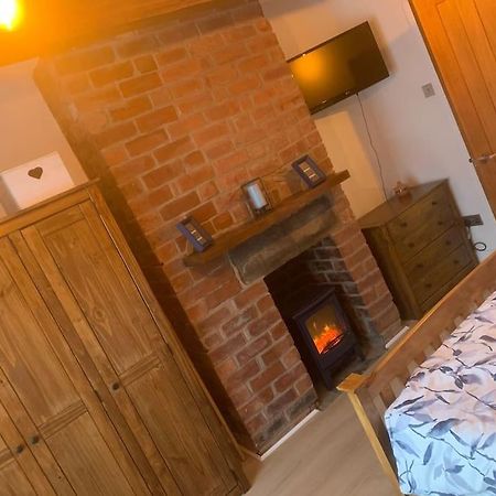 Quaint 1 Bedroom Cottage In Pudsey, Leeds Екстериор снимка