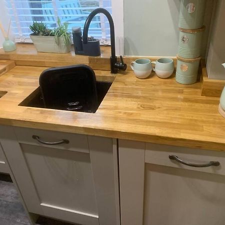 Quaint 1 Bedroom Cottage In Pudsey, Leeds Екстериор снимка