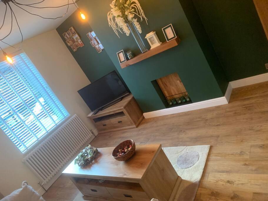 Quaint 1 Bedroom Cottage In Pudsey, Leeds Екстериор снимка