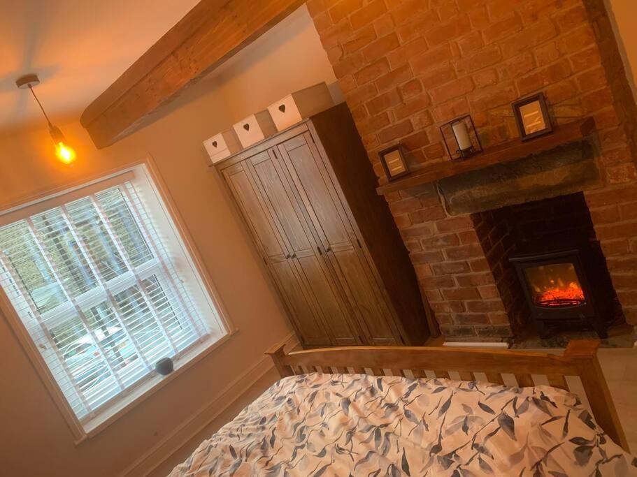 Quaint 1 Bedroom Cottage In Pudsey, Leeds Екстериор снимка