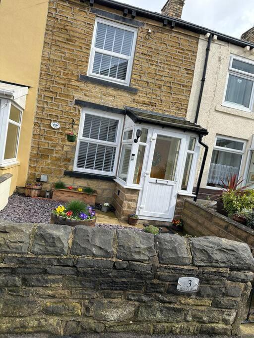 Quaint 1 Bedroom Cottage In Pudsey, Leeds Екстериор снимка